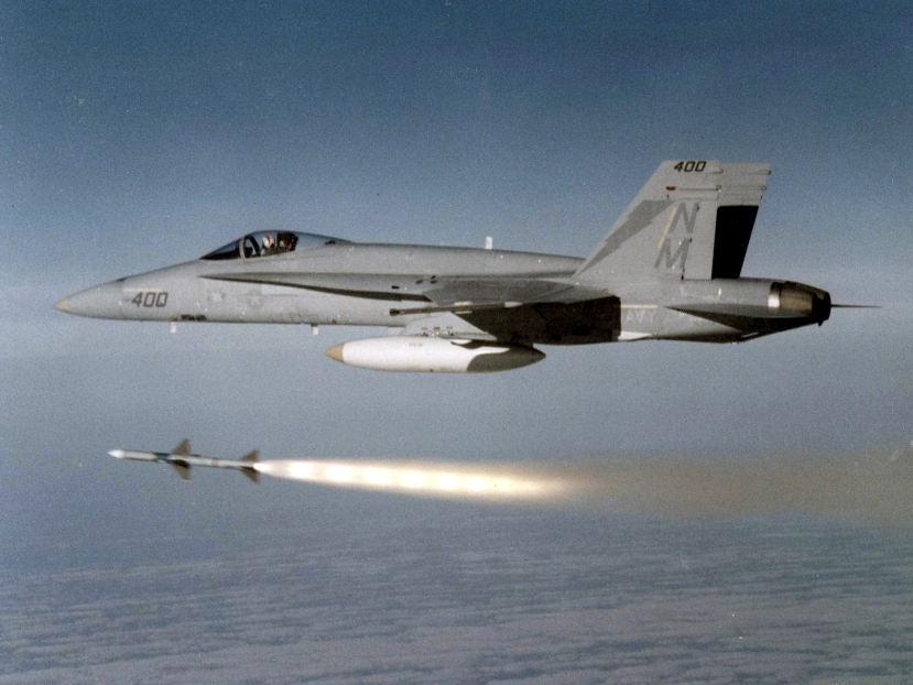 F-18A_Hornet_of_VFA-161_launches_AIM-7_Sparrow_c1987