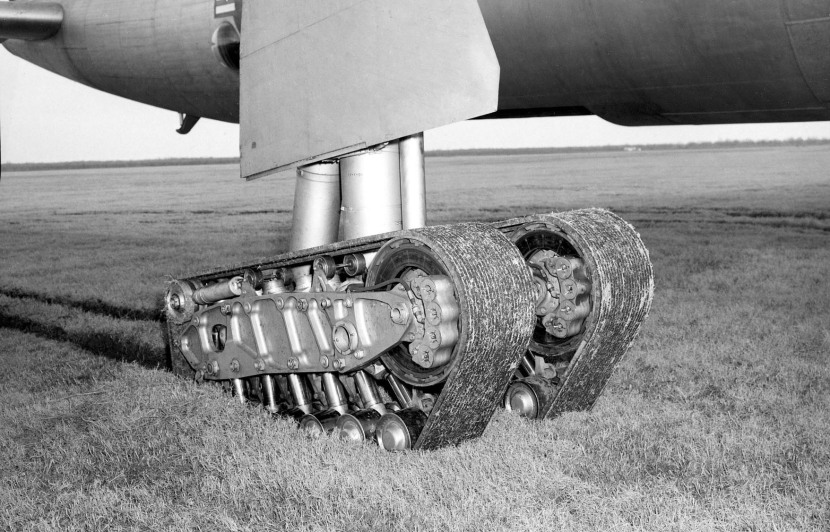 B-36 tracked main gear