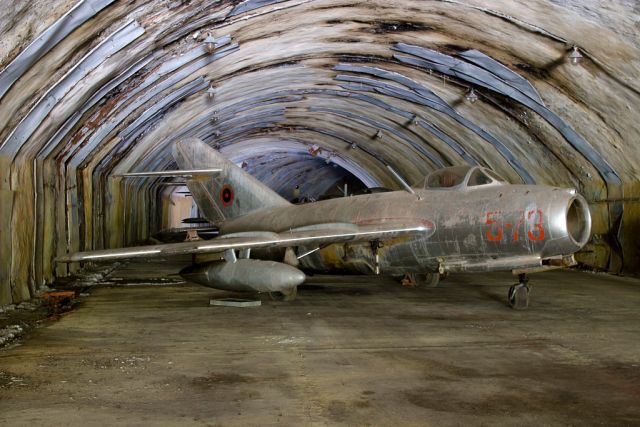 Kuçovë-abandoned-aircraft-graveyard-6